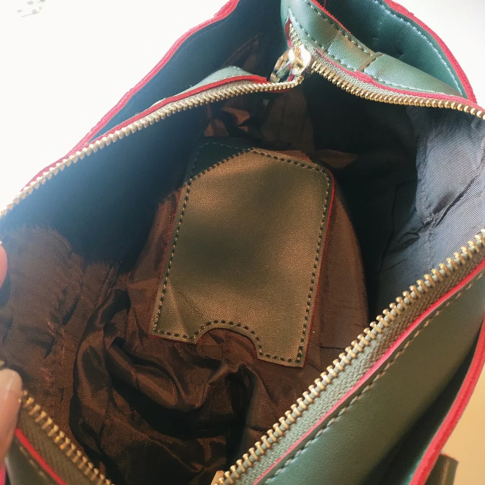 Authentic Discoat bag dark polo green colour heavy quality plus very unique look - Picture 9 of 12